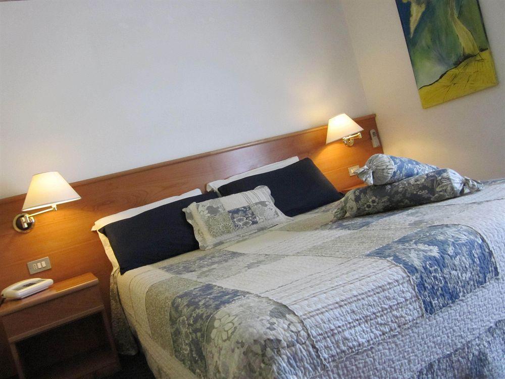 Hotel Marina Torri Del Benaco Buitenkant foto
