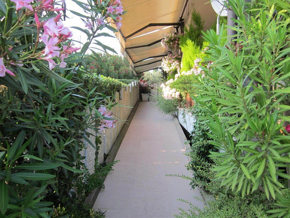 Hotel Marina Torri Del Benaco Buitenkant foto