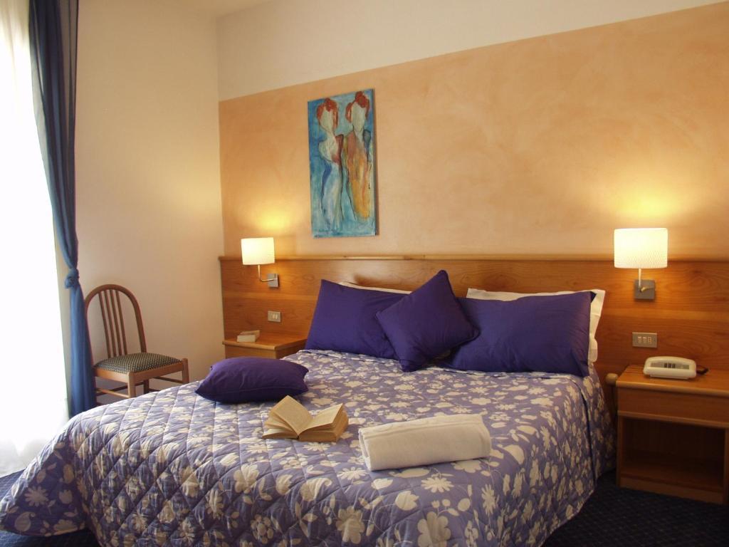 Hotel Marina Torri Del Benaco Kamer foto