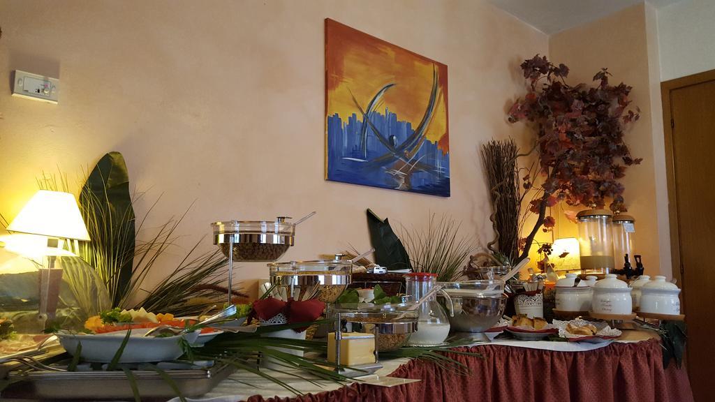 Hotel Marina Torri Del Benaco Buitenkant foto
